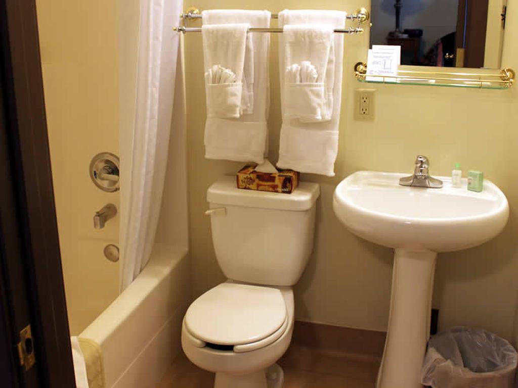 Selkirk Hotel Edmonton Ngoại thất bức ảnh